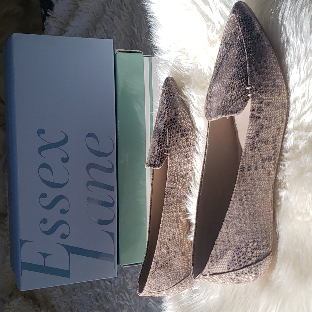 Essex Lane El-Aleanor Tan Multi Fashion Snake Flat 7M nwt